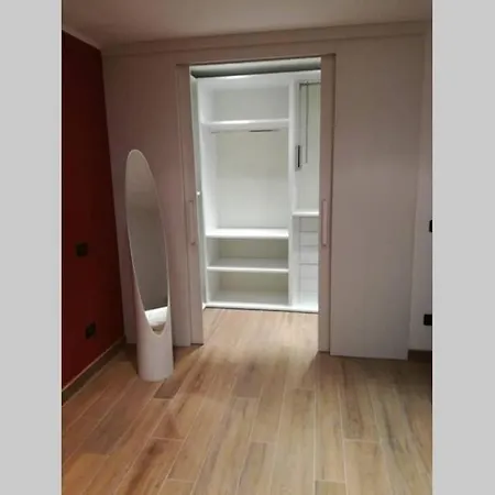 Moderno In Centro Citta شقة أَويستا