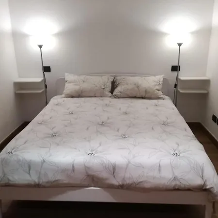 Moderno In Centro Citta شقة أَويستا